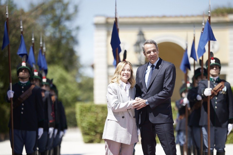 Σιδηρόδρομοι, ενέργεια, μεταναστευτικό και άμυνα στην ατζέντα Μητσοτάκη - Μελόνι