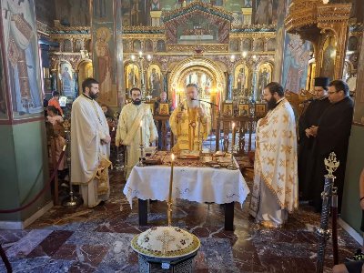 Τη γενοκτονία των Ποντίων τίμησαν παιδιά και νέοι της Ιεράς Μητροπόλεως Χαλκίδας μαζί με τον Μητροπολίτη τους