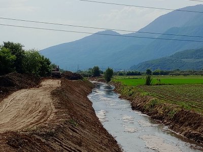 Έργα αντιπλημμυρικής προστασίας και καθαρισμός στο Βαρδατορέμμα Λαμίας