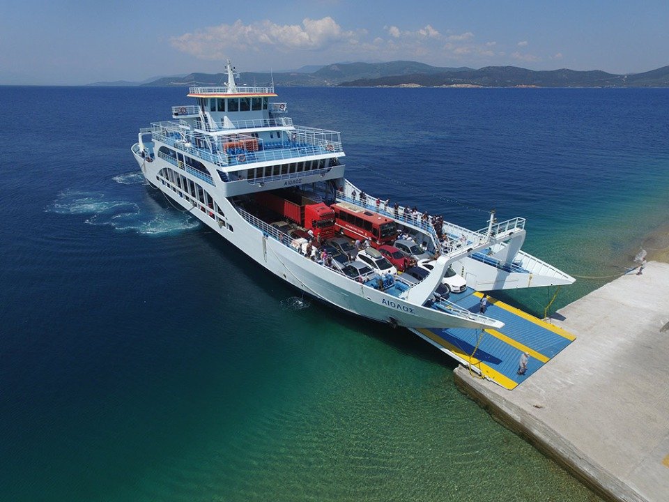 Τραυματίστηκε επιβάτης στο πλοίο της γραμμής Αιδηψός - Αρκίτσα