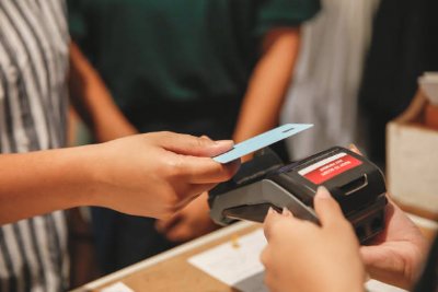 ΑΑΔΕ: Ραβασάκια σε 50.000 επιχειρήσεις για ολοκλήρωση της διασύνδεσης των POS